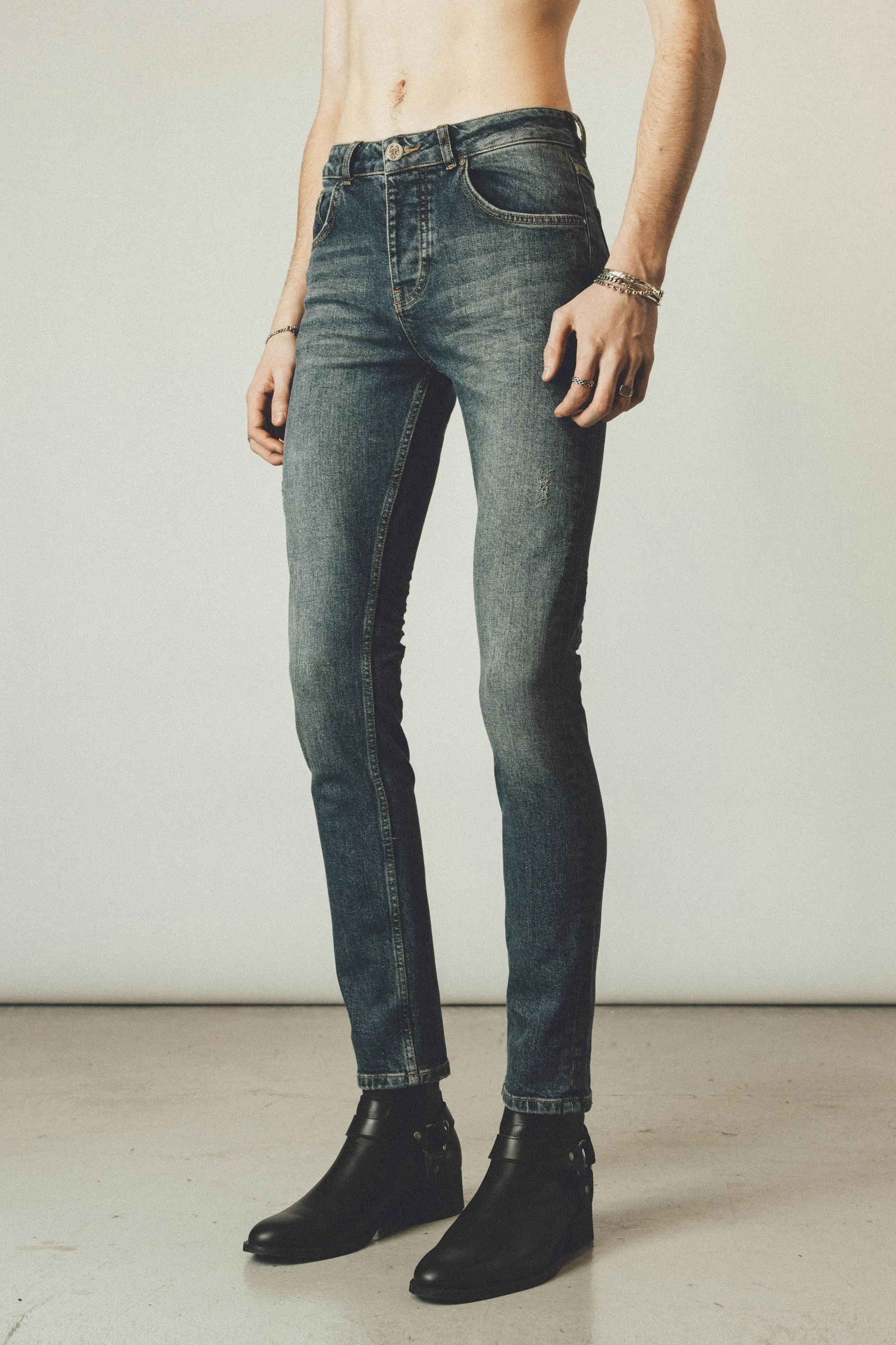 116 Essential Jeans