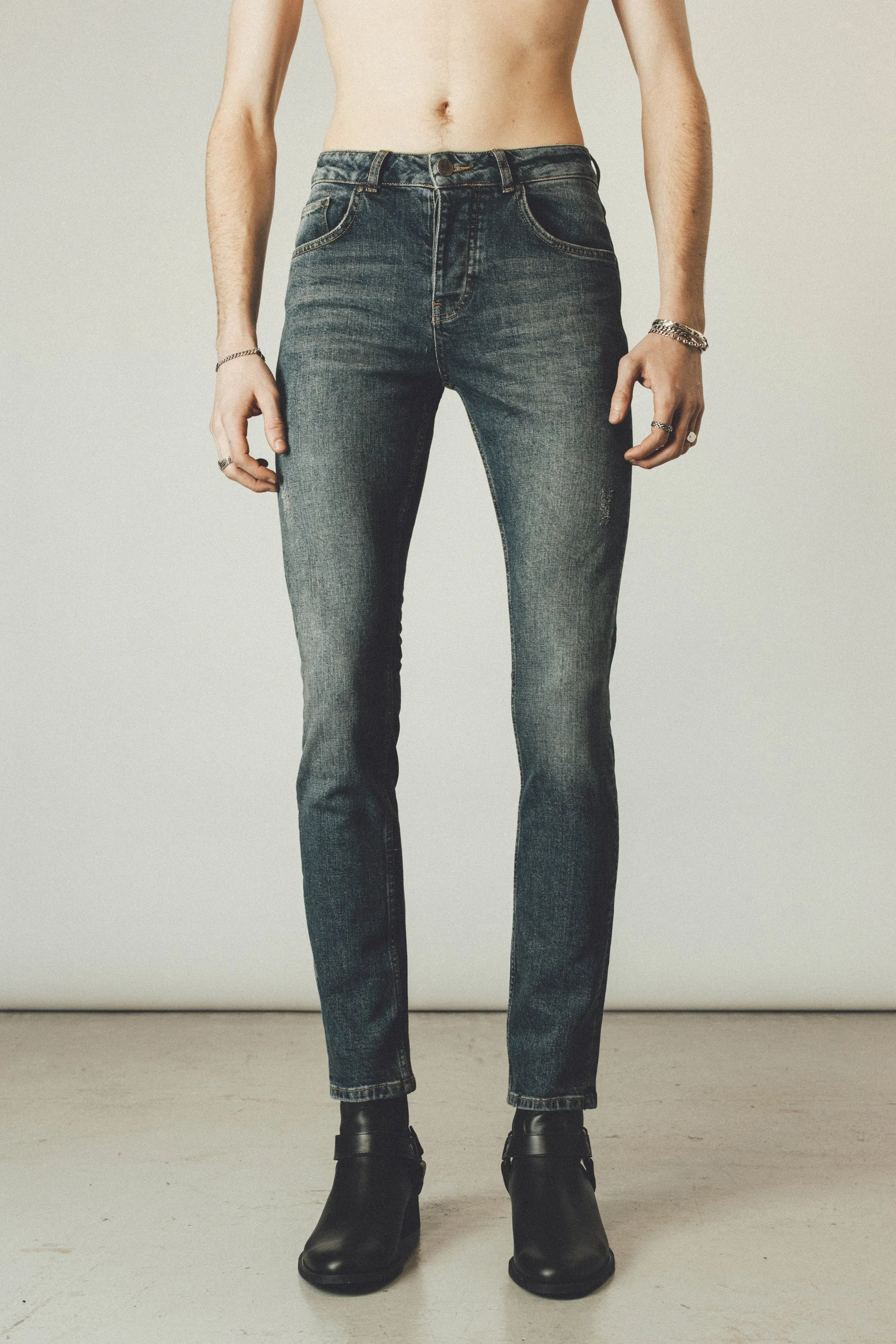 116 Essential Jeans