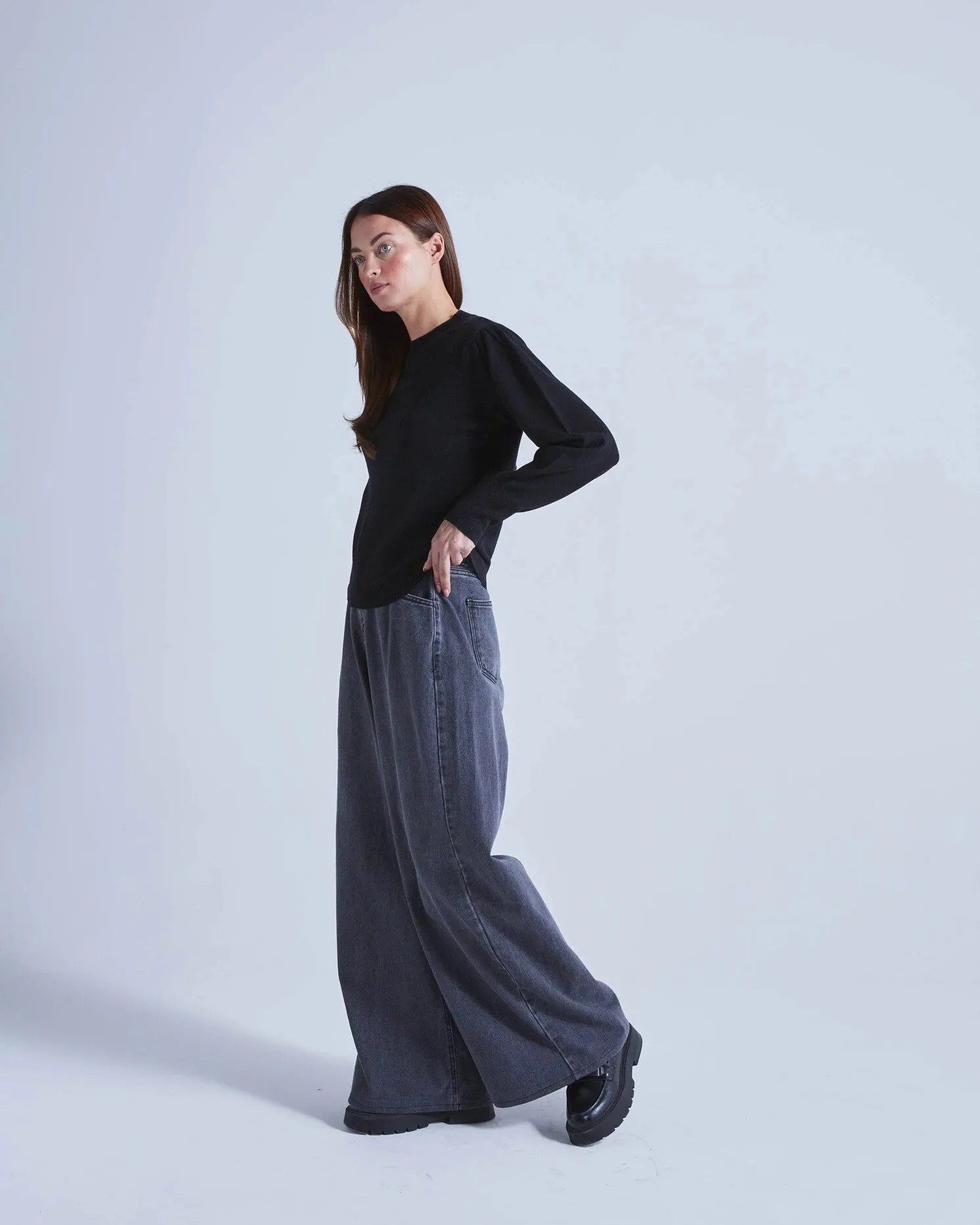 ABSOLUT CASHMERE PICADILLY SWEATER IN BLACK