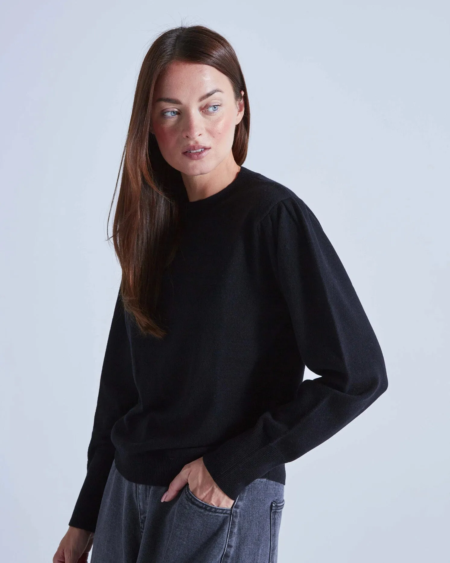 ABSOLUT CASHMERE PICADILLY SWEATER IN BLACK