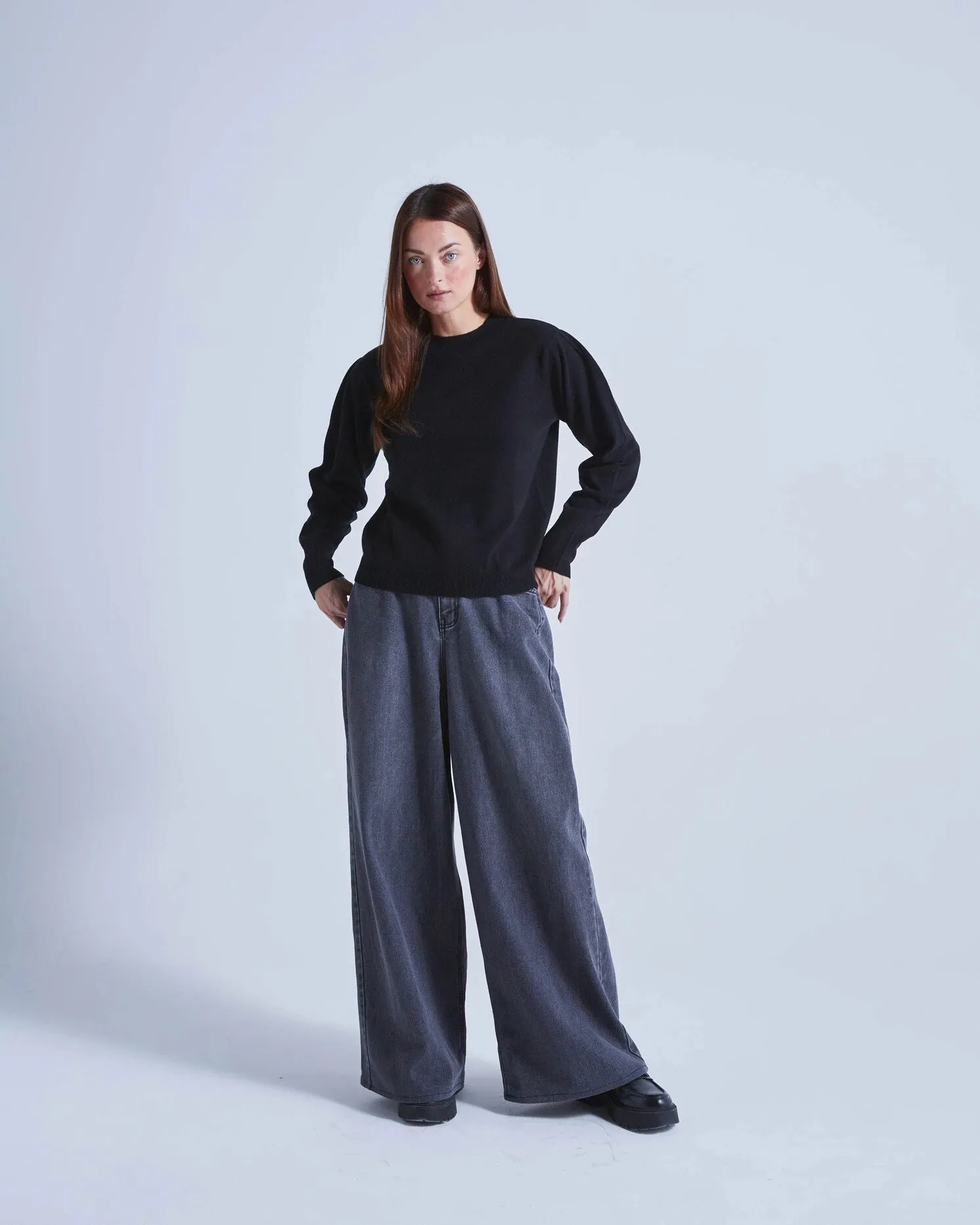 ABSOLUT CASHMERE PICADILLY SWEATER IN BLACK
