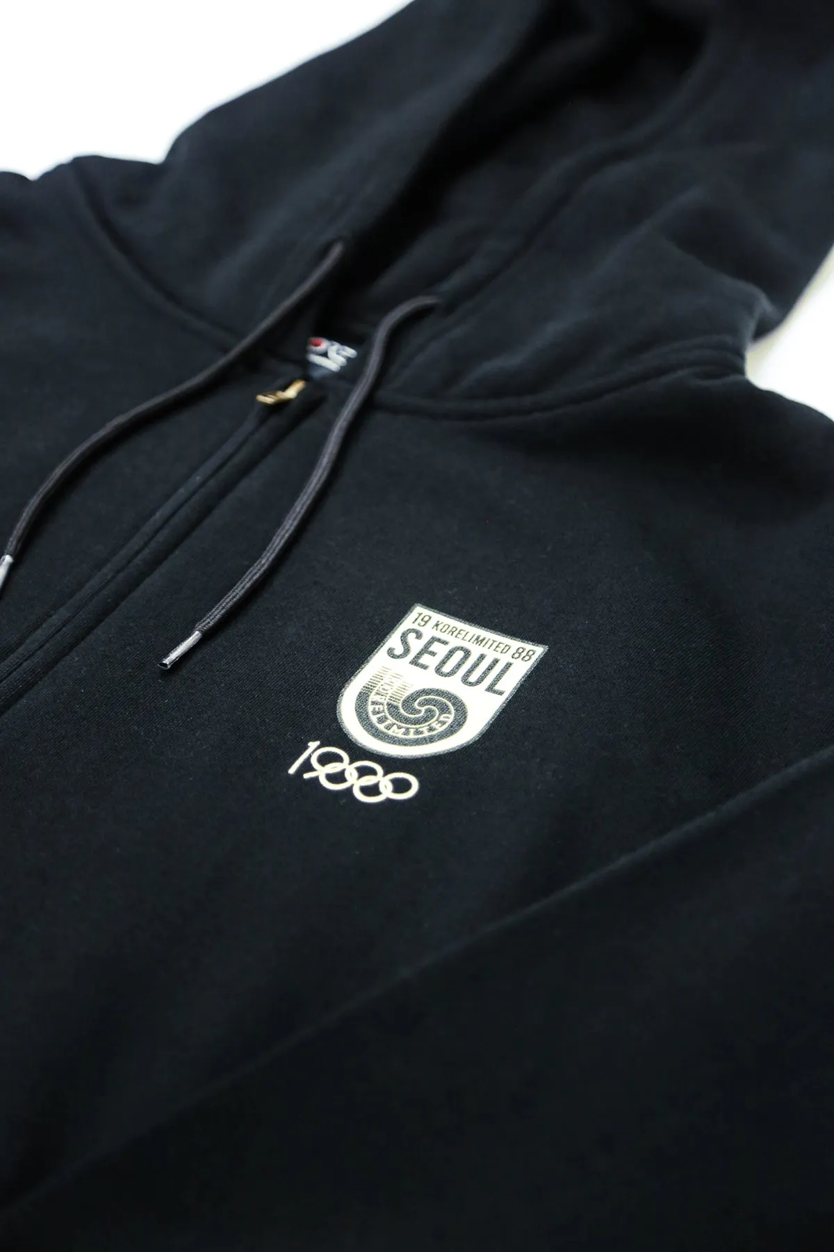 SEOUL 88 STAMP ZIP UP HOODIE (BLACK)