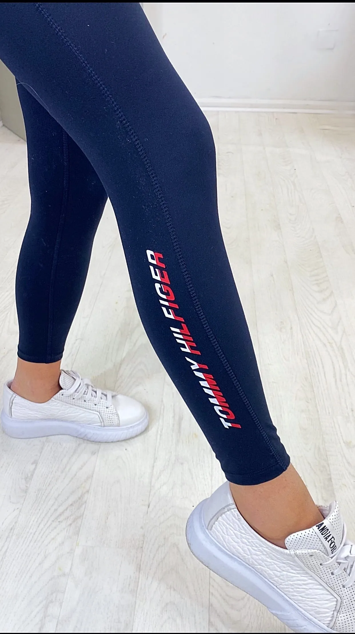 SPLIT GRAPHIC LEGGING